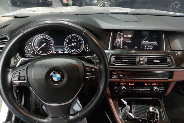 Used BMW 5 Series 2014 535Li Leading Model Center Console