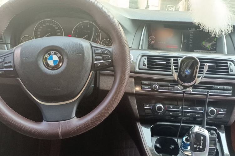 Used BMW 5 Series 2014 525Li Luxury Design Package Center Console
