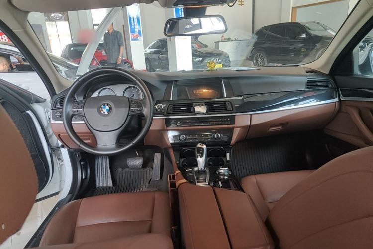 Used BMW 5 Series 2014 520Li Elegant Model Center Console