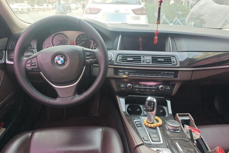 Used BMW 5 Series 2014 525Li Luxury Design Package Center Console