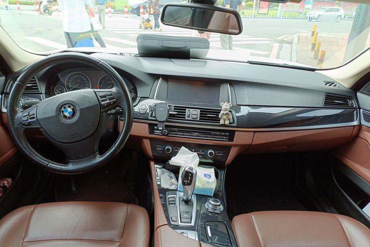 Used BMW 5 Series 2014 520Li Elegant Model Center Console