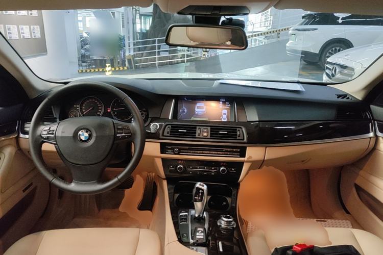 Used BMW 5 Series 2014 525Li Leading Model Center Console