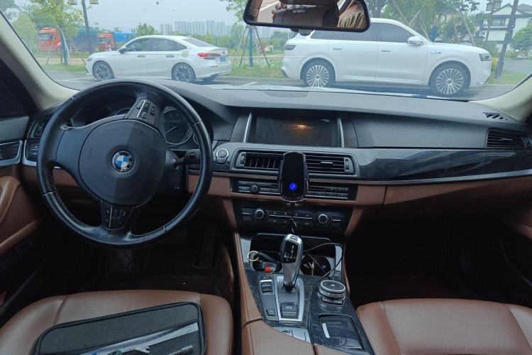 Used BMW 5 Series 2014 520Li Elegant Model Center Console