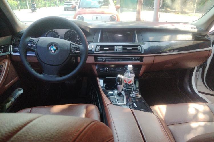 Used BMW 5 Series 2014 520Li Elegant Model Center Console