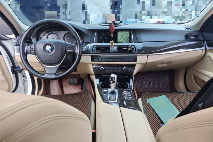 Used BMW 5 Series 2014 525Li Luxury Design Package Center Console