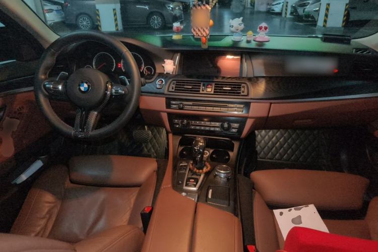 Used BMW 5 Series 2014 528i Touring Edition Center Console
