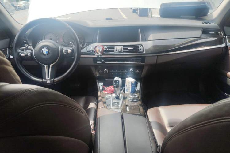 Used BMW 5 Series 2014 525Li Luxury Design Package Center Console
