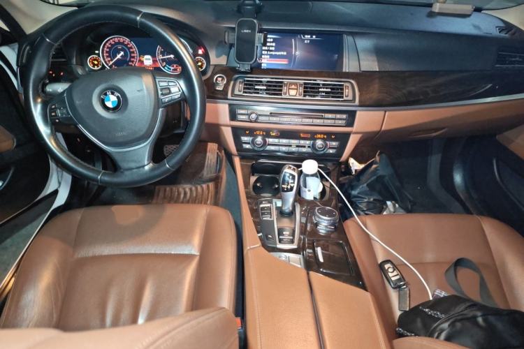 Used BMW 5 Series 2014 528Li Leading Model Center Console