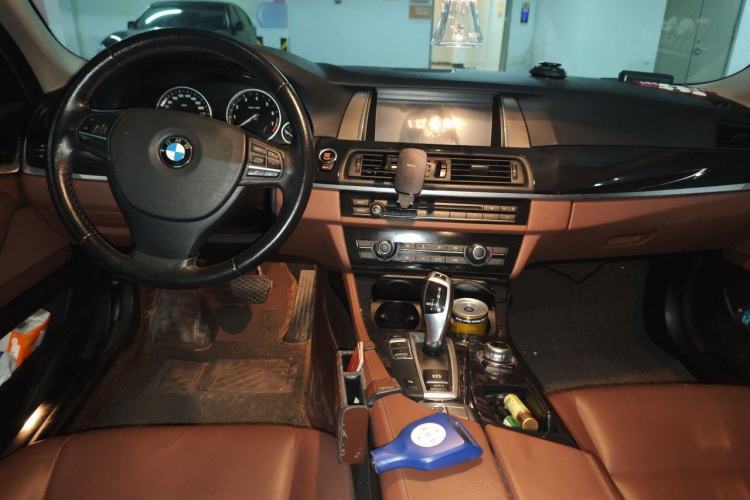 Used BMW 5 Series 2014 520Li Elegant Model Center Console