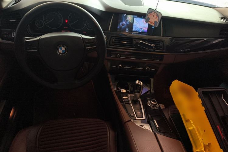 Used BMW 5 Series 2014 520Li Elegant Model Center Console