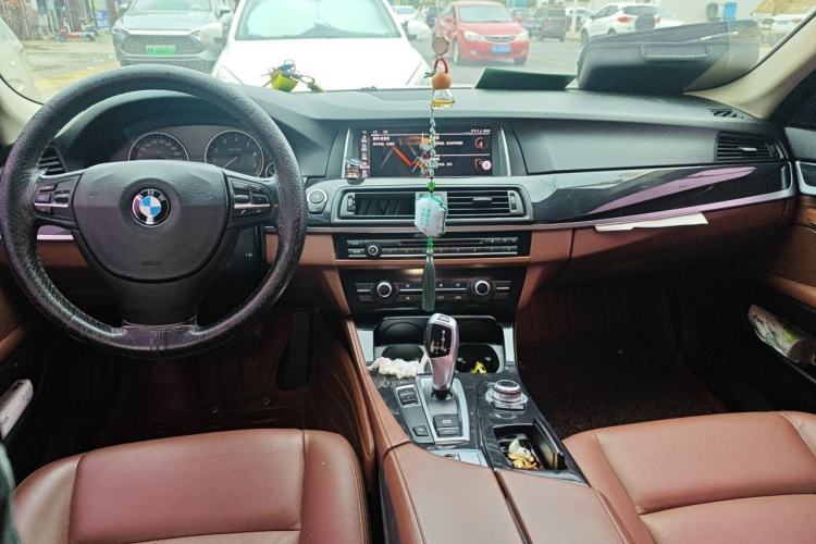 Used BMW 5 Series 2014 520Li Elegant Model Center Console