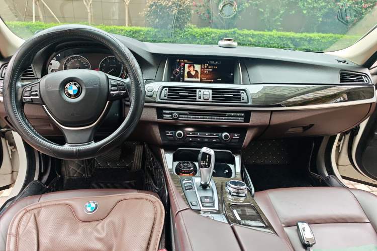Used BMW 5 Series 2014 525Li Luxury Design Package Center Console