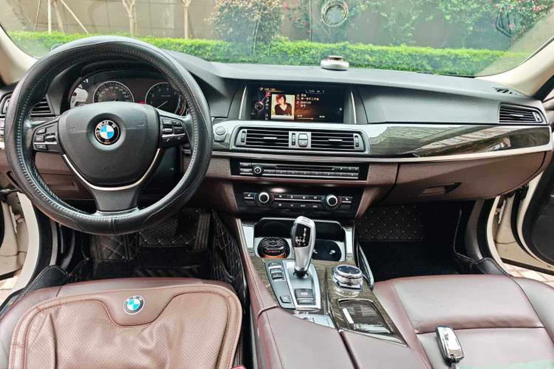 Used BMW 5 Series 2014 525Li Luxury Design Package Center Console