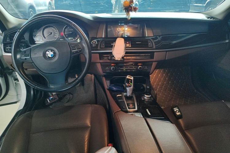 Used BMW 5 Series 2014 525Li Leading Model Center Console