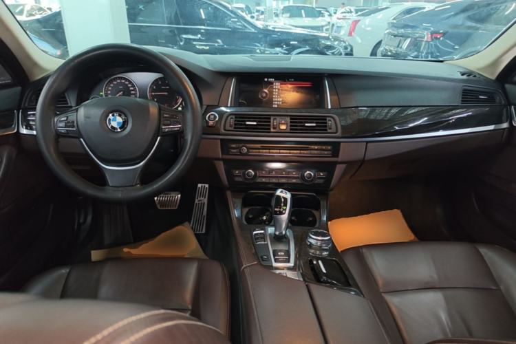 Used BMW 5 Series 2014 525Li Luxury Design Package Center Console
