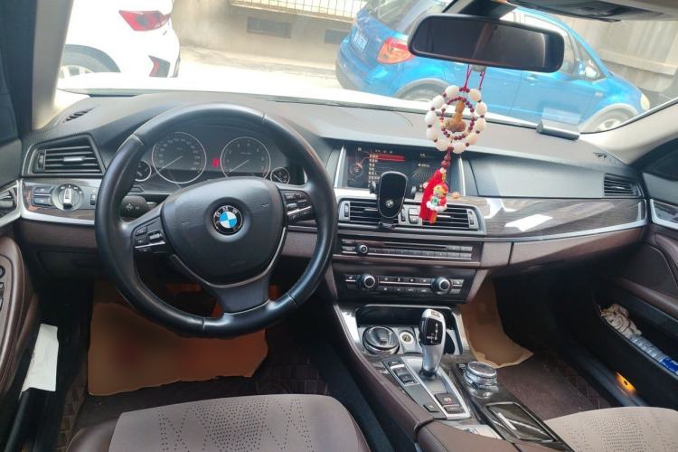 Used BMW 5 Series 2014 525Li Luxury Design Package Center Console