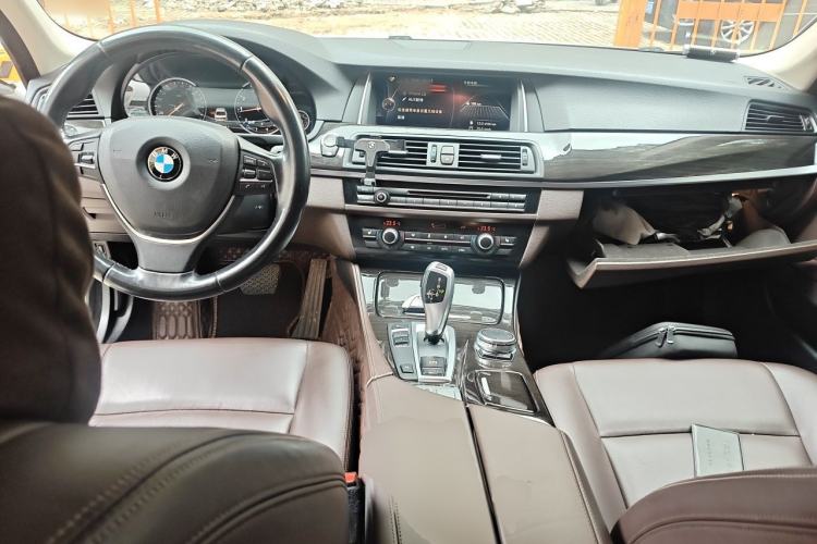 Used BMW 5 Series 2014 525Li Luxury Design Package Center Console