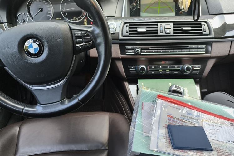 Used BMW 5 Series 2014 525Li Luxury Design Package Center Console