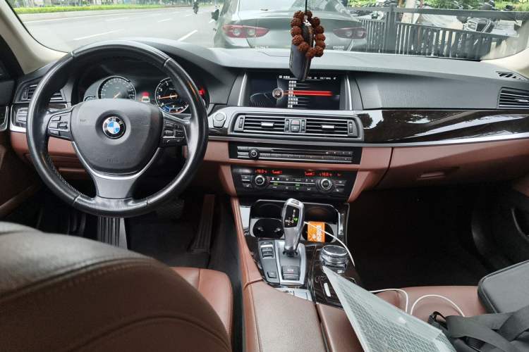 Used BMW 5 Series 2014 528Li Leading Model Center Console