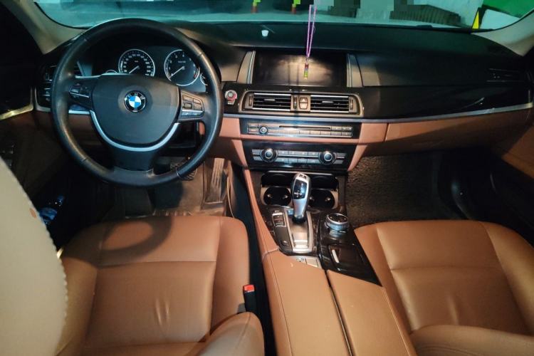 Used BMW 5 Series 2014 520Li Elegant Model Center Console
