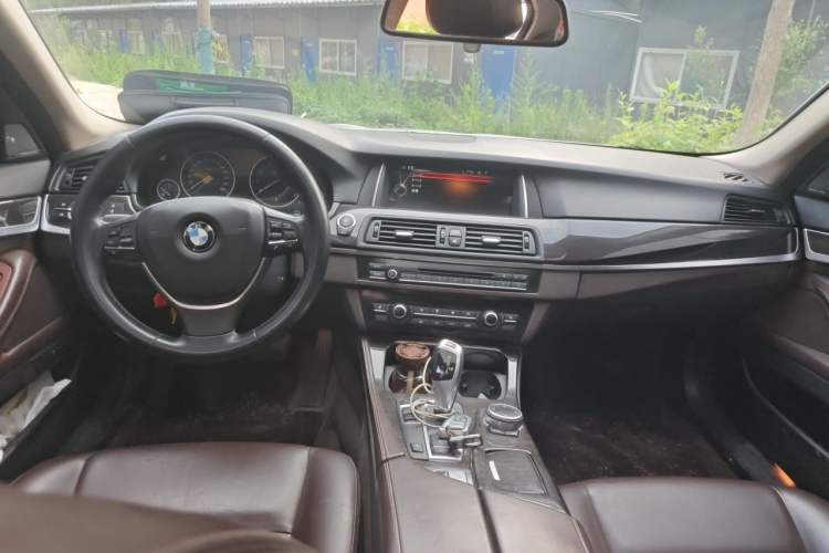 Used BMW 5 Series 2014 525Li Luxury Design Package Center Console
