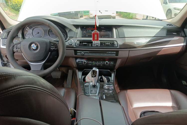 Used BMW 5 Series 2014 525Li Luxury Design Package Center Console
