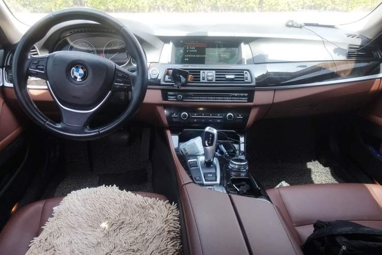Used BMW 5 Series 2014 528Li Leading Model Center Console