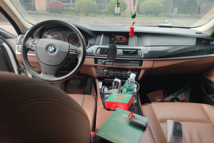 Used BMW 5 Series 2014 520Li Elegant Model Center Console