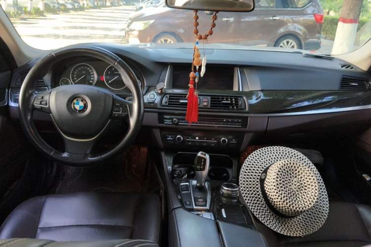 Used BMW 5 Series 2014 525Li Luxury Design Package Center Console