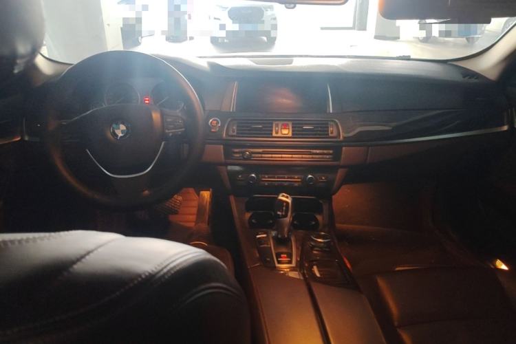 Used BMW 5 Series 2014 525Li Luxury Design Package Center Console