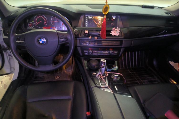 Used BMW 5 Series 2014 520Li Elegant Model Center Console