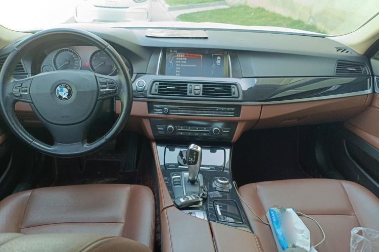 Used BMW 5 Series 2014 520Li Elegant Model Center Console