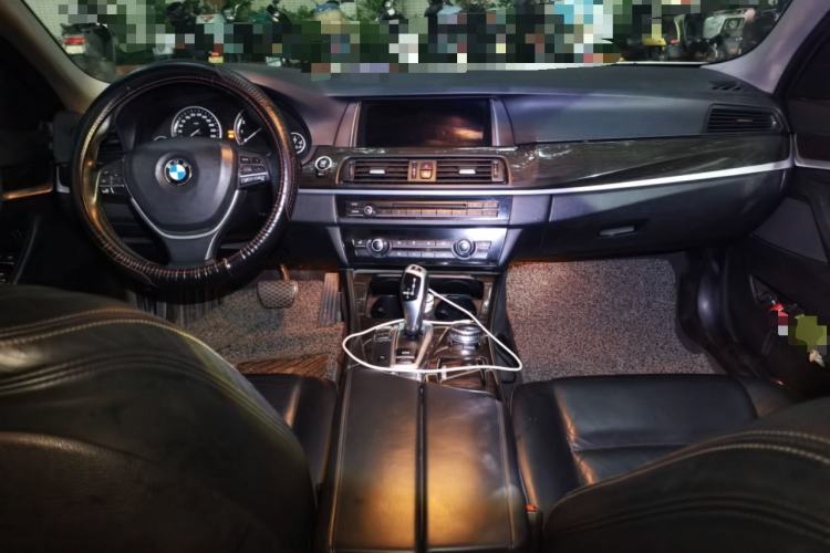 Used BMW 5 Series 2014 525Li Luxury Design Package Center Console