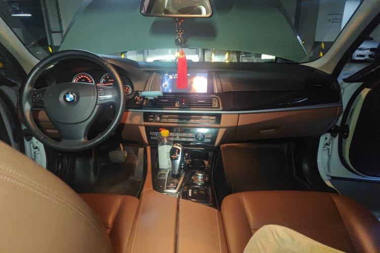 Used BMW 5 Series 2014 520Li Elegant Model Center Console
