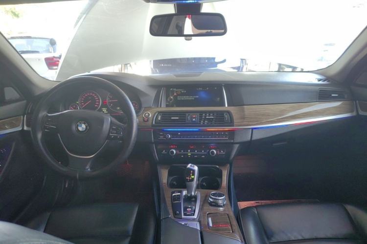 Used BMW 5 Series 2014 525Li Luxury Design Package Center Console