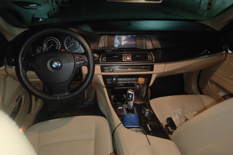 Used BMW 5 Series 2014 520Li Elegant Model Center Console