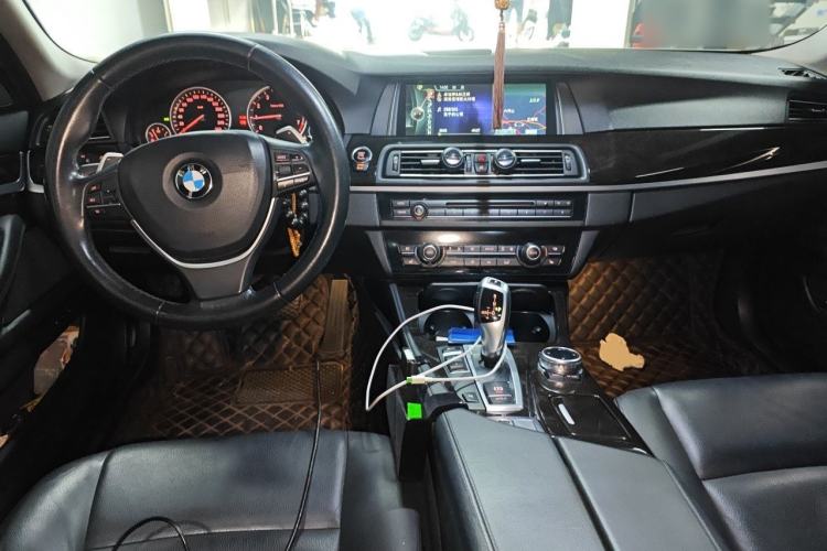 Used BMW 5 Series 2014 535Li Leading Model Center Console