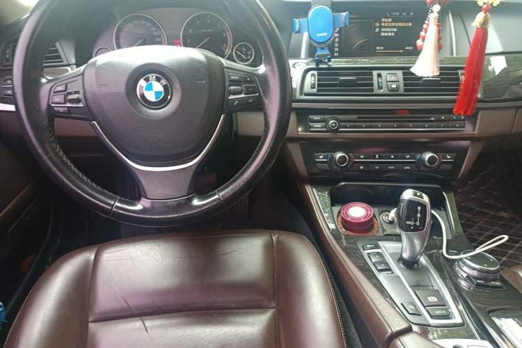 Used BMW 5 Series 2014 525Li Luxury Design Package Center Console