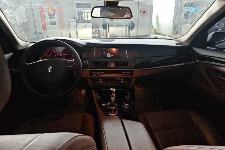 Used BMW 5 Series 2014 520i Elegant Edition Center Console