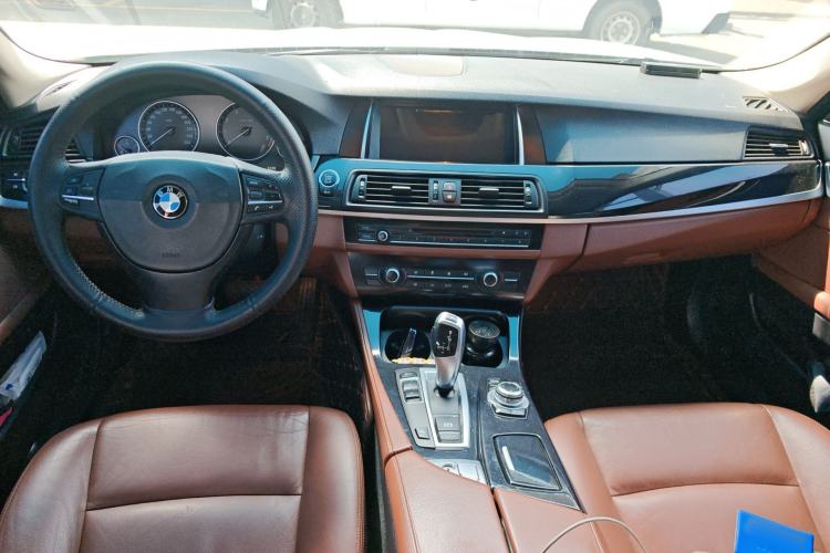 Used BMW 5 Series 2014 520Li Elegant Model Center Console