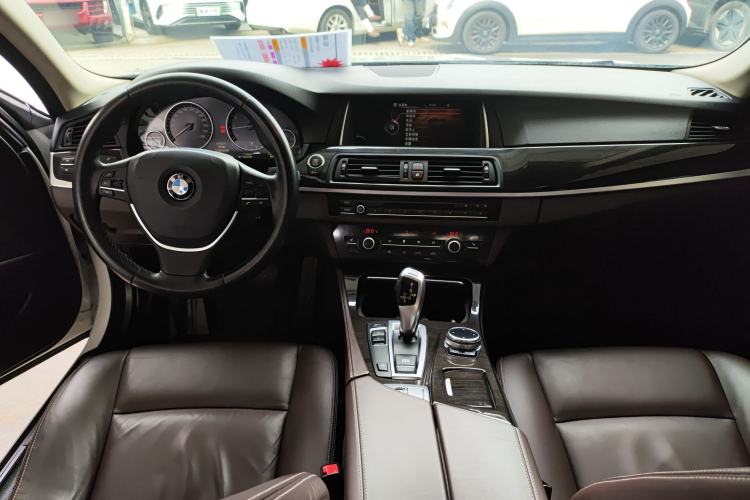 Used BMW 5 Series 2014 525Li Luxury Design Package Center Console