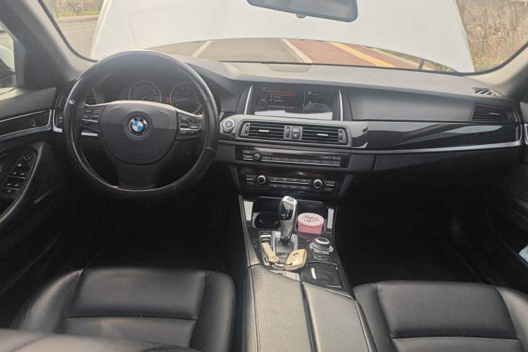 Used BMW 5 Series 2014 520i Elegant Edition Center Console