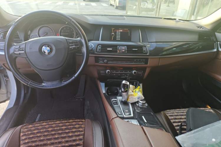 Used BMW 5 Series 2014 520Li Elegant Model Center Console
