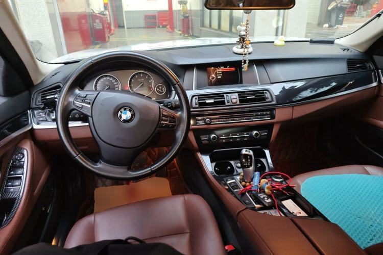 Used BMW 5 Series 2014 520Li Elegant Model Center Console