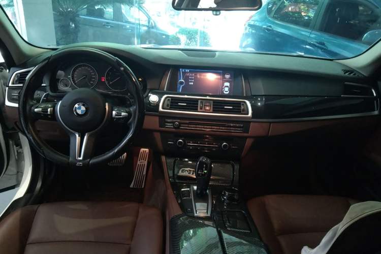 Used BMW 5 Series 2014 520i Elegant Edition Center Console