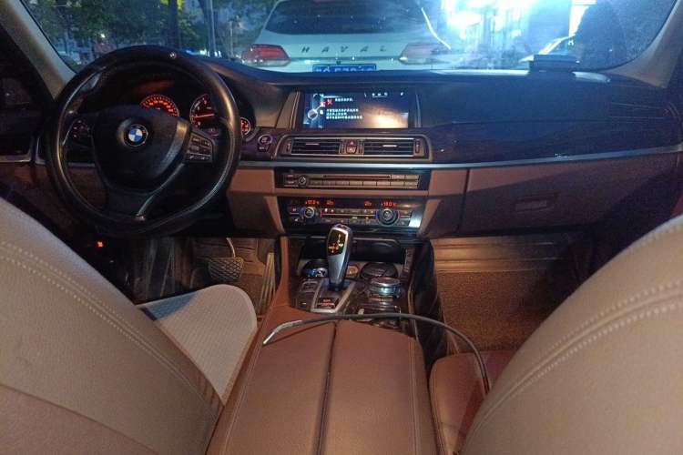 Used BMW 5 Series 2014 528Li Leading Model Center Console