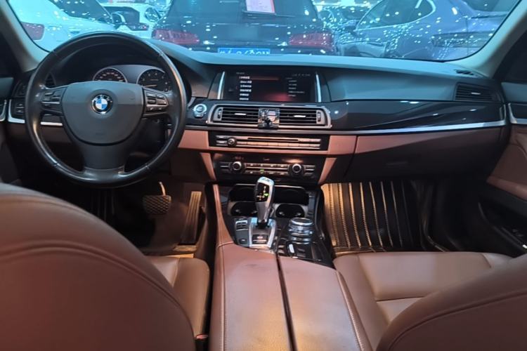 Used BMW 5 Series 2014 520Li Elegant Model Center Console