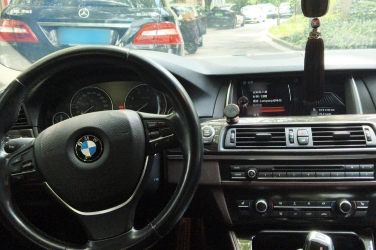 Used BMW 5 Series 2014 525Li Luxury Design Package Center Console