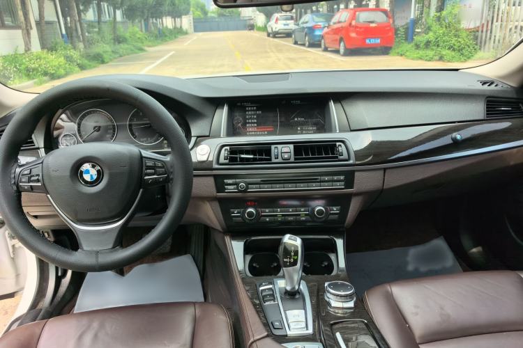 Used BMW 5 Series 2014 525Li Luxury Design Package Center Console