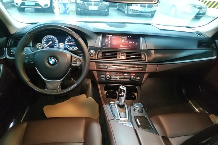 Used BMW 5 Series 2014 525Li Luxury Design Package Center Console